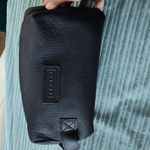 Bison leather travel kit, from BAKER'S Boots and Clothing - Picture 13 of 13